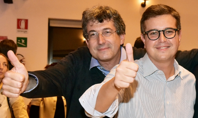 Il sindaco Andrea Cassani con Stefano Gualandris il giorno della vittoria elettorale