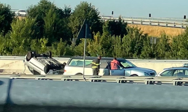 Disagi al traffico sulla A8 dopo l’incidente mortale avvenuto quasi all’alba (foto Redazione)