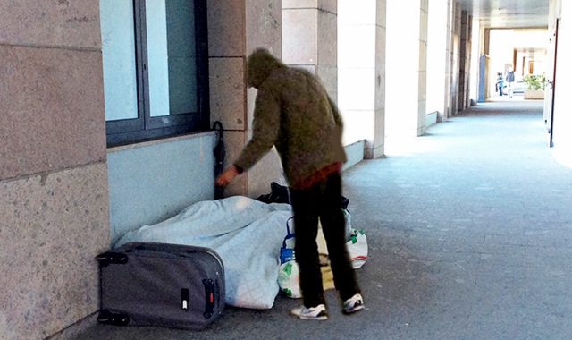 Saronno, clochard nel salotto buono