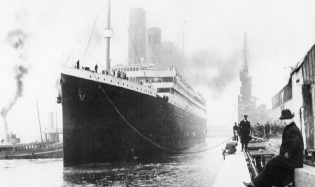 Il Titanic durante il suo viaggio inaugurale. Nell’altra foto Claudio Bossi ed Ernesto R. Milano