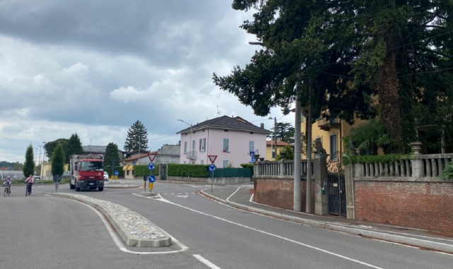 La zona della stazione di Induno Olona è al centro dell’attenzione. Più di un residente ha raccontato che ragazzi di diversa età sono soliti riunirsi, anche a tarda notte, nel piazzale della stazione o in sala d’aspetto, provocando disturbo e rumori, o