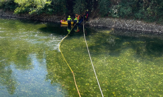 Il recupero del cadavere nel canale