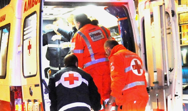 Scontro auto-moto a Varese, grave 35enne