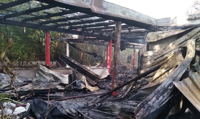 Villa Cortese incendio all’ex locale Toro Loco (Pubblifoto)