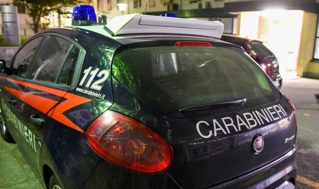 Un’auto dei carabinieri (foto Archivio)