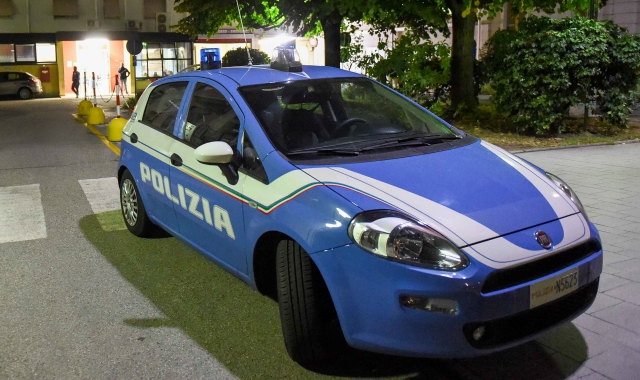 La polizia ha controllato i locali del centro (foto Archivio)
