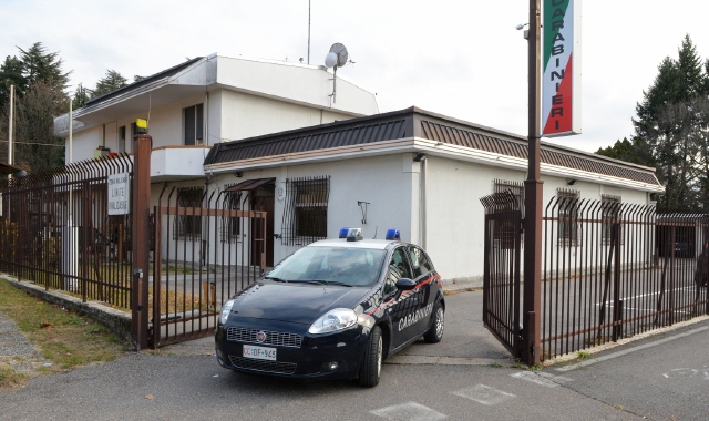 La caserma di Tradate (foto Archivio)