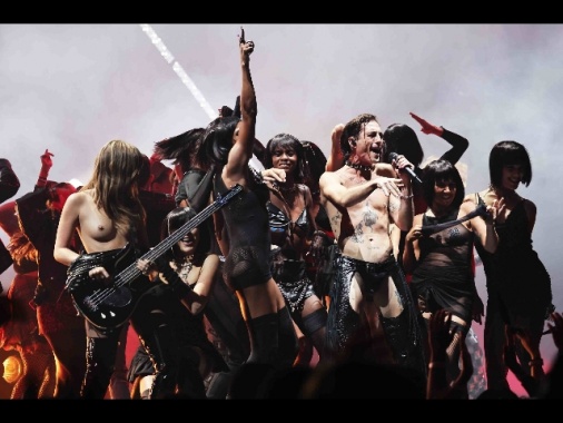 Regia Mtv awards censura Maneskin per seno nudo Victoria