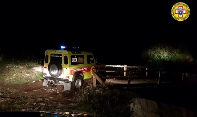 Il soccorso alpino impegnato di notte (foto Soccorso Alpino)