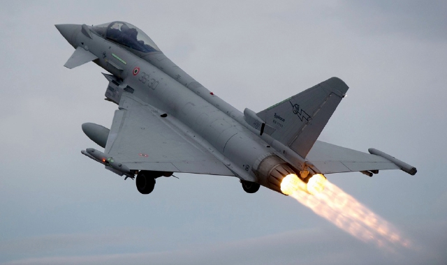 Un caccia intercettore Eurofighter (foto Archivio)