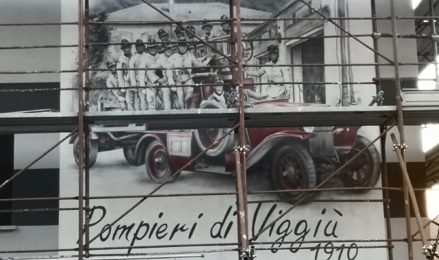 Viggiù, murale dedicato ai pompieri