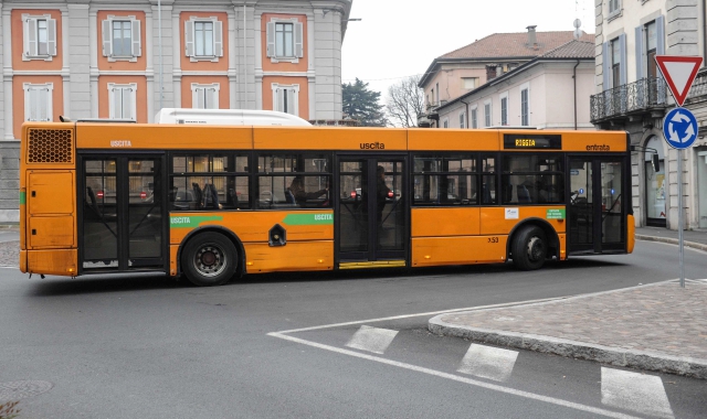 Lunedì un bus nuovo sarà in servizio per la prima campanella a scuola (foto Blitz)