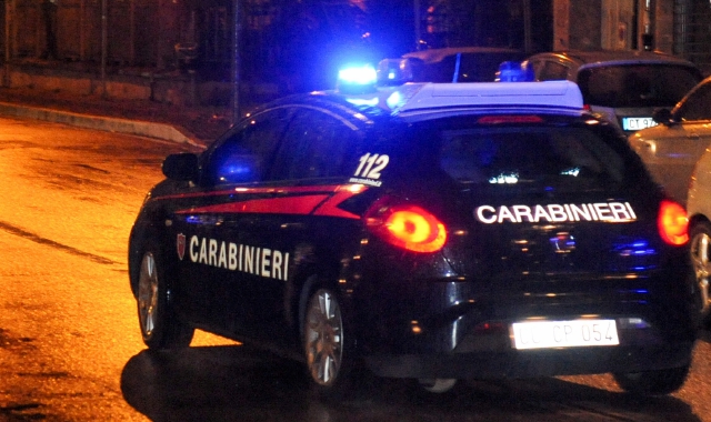 Cardano, avances moleste: donna difende una giovane e finisce all’ospedale