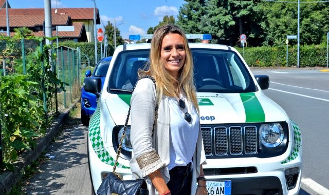 L’assessore alla Sicurezza, Francesca Caruso, con gli equipaggi della polizia locale (Blitz)