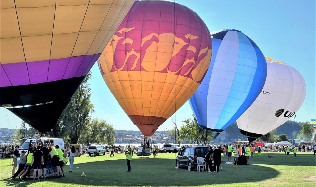 Pienone ad Angera per i due giorni di festa della mongolfiera (Blitz)