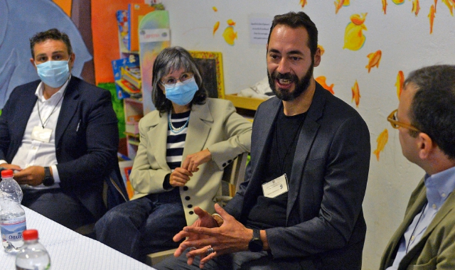 Lorenzo Sciacca durante l’incontro moderato dal direttore Daniele Bellasio