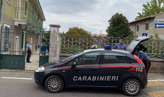 La tragedia è avvenuta in via Marconi, a Marnate (foto Blitz)