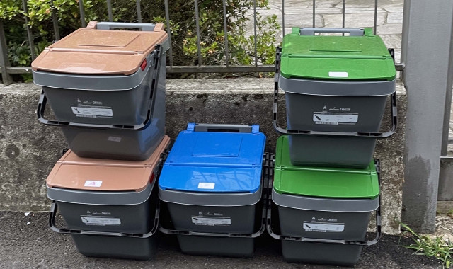 I bidoni della raccolta differenziata a Varese