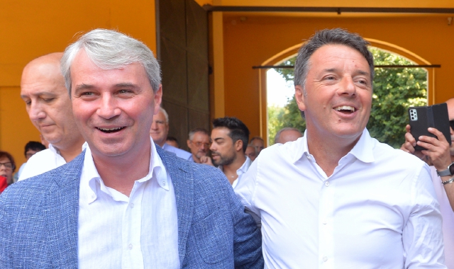 Matteo Renzi (IV) col sindaco di Varese, Davide Galimberti, del Pd, durante la campagna elettorale 