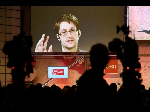 Usa, cittadinanza russa a Snowden? Non cambia nulla