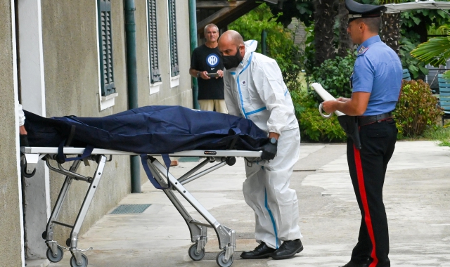 Il corpo senza vita di Maria Facchinetti, uccisa dal figlio Angelo Paganini (Blitz)