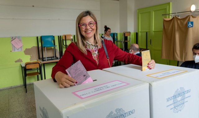 Maria Chiara Gadda domenica al seggio di via Como a Varese (Blitz)