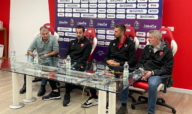 La conferenza stampa in casa Openjobmetis: da sinistra Mario Oioli, Matt Brase, Giancarlo Ferrero e Mike Arcieri (Blitz)
