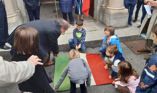 Questa mattina la posa della terza pietra d’inciampo a Gallarate (foto Blitz)