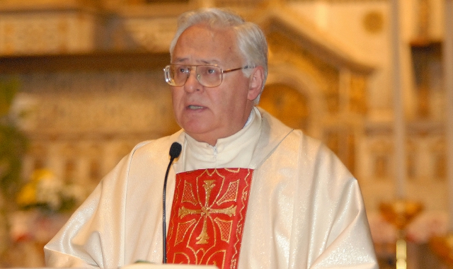 Monsignor Carlo Galli, a lungo prevosto di Legnano: aveva 85 anni (Archivio)