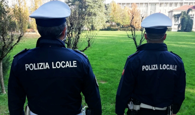 Saronno, prima le avances, poi le botte e la rapina