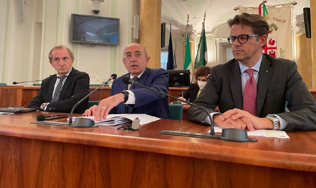 L’incontro in prefettura di questa mattina: da sinistra il presidente della Provincia Emanuele Antonelli, il prefetto Salvatore Pasquariello e il presidente della Camera di commercio Fabio Lunghi (Foto Blitz)