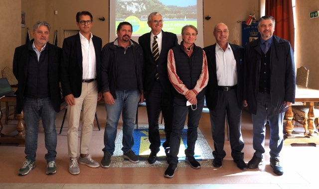 I partecipanti alla presentazione della tappa di Angera di Agrivarese (foto redazione)