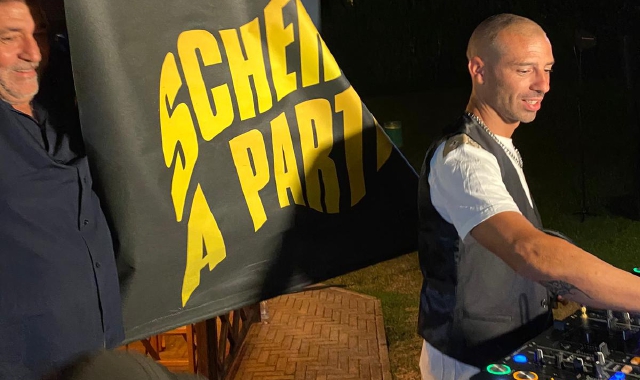 Marco Melandri nei panni di dj preso di mira da “Scherzi a parte”