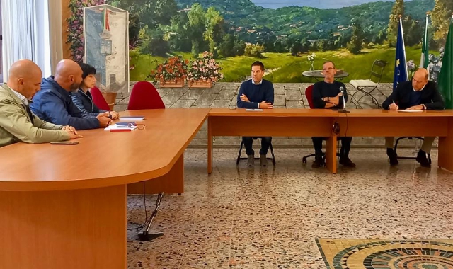 L’incontro fra i sindaci e i sindacati di Whirlpool (foto Redazione)