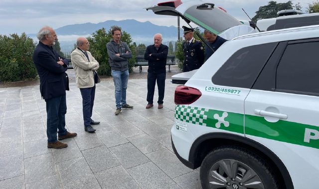 Le autorità presenti all’inaugurazione dei nuovi mezzi (foto Blitz)