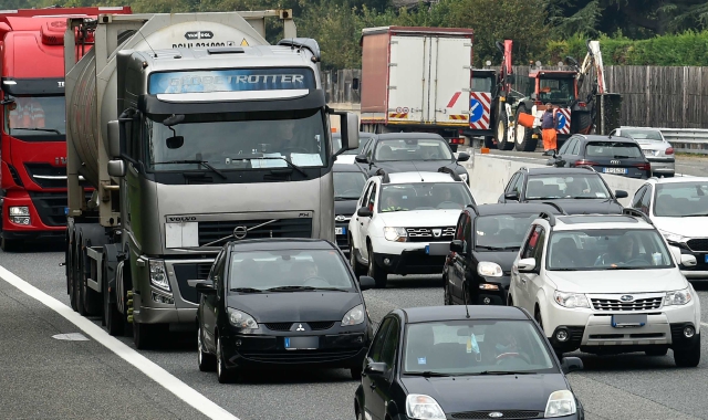 A8, cade dalla moto tra Busto e Castellanza: un ferito e code