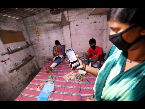 India:villaggio 'internet free' per un'ora e mezza al giorno