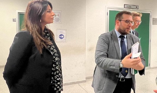 Da sinistra l’avvocato Manuela Scalia, il pm Carlo Alberto Lafiandra e l’avvocato Ermanno Talamone prima dell’udienza (foto Redazione)