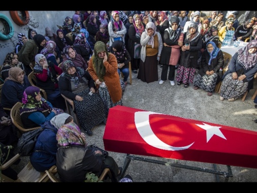 Turchia: esplosione miniera, Erdogan su luogo tragedia, 41 morti