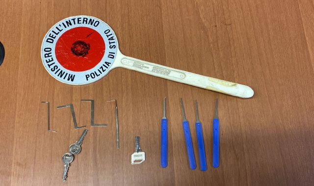 Il materiale sequestrato (foto Redazione)