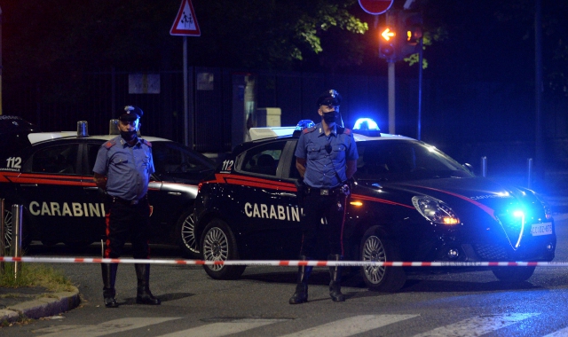 Sull’omicidio indagano i carabinieri  (foto Archivio)
