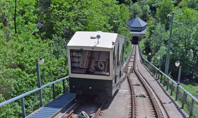 La funicolare del Sacro Monte, ora ferma ai box per i lavori di revisione ventennale dell’impianto
