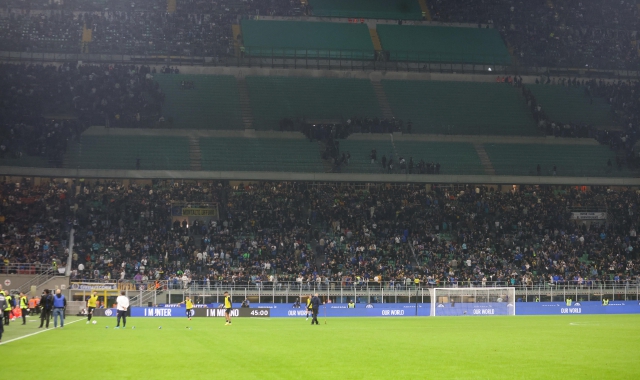 Curva dell’Inter in silenzio e senza striscioni: è la reazione alla morte dello storico capo ultras