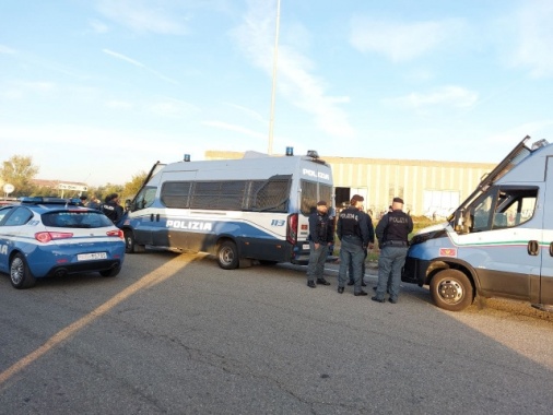 Rave Party: agenti tentano trattativa con gli occupanti