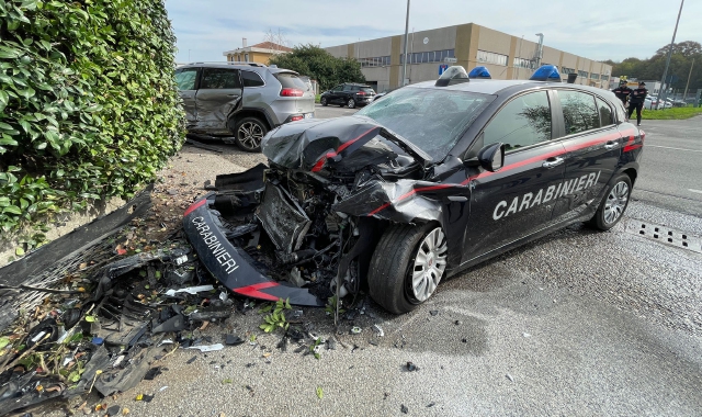 Forze dell’ordine e soccorsi sul luogo dell’incidente (foto Domenico Ghiotto - Blitz)