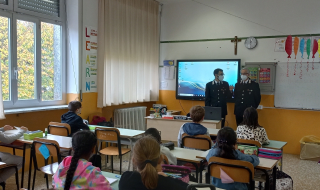 La lezione con i carabinieri forestali (foto redazione)