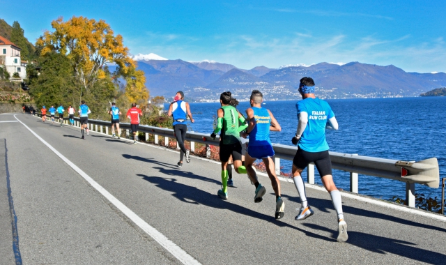 Domenica si corre la Lago Maggiore Marathon (foto lagomaggioremarathon.it)