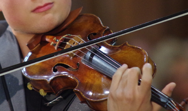 Un violinista (foto archivio)