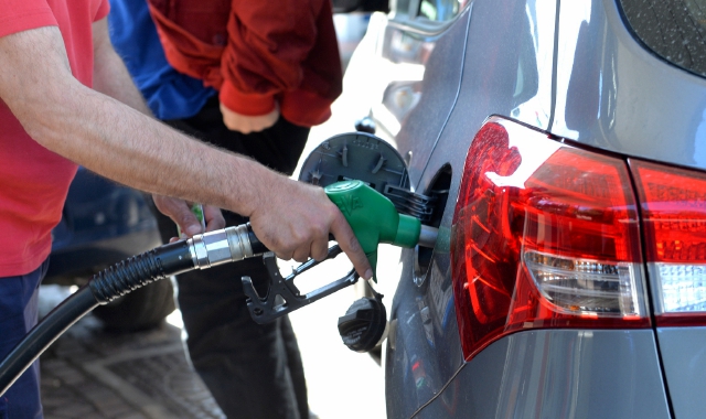 Distributore di benzina (foto archivio)