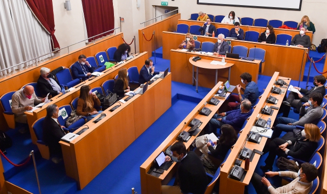 L’aula del consiglio comunale di Legnano (Pubblifoto)